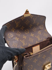 LOUIS VUITTON Pochette Metis East West