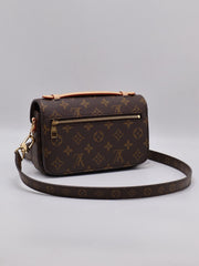 LOUIS VUITTON Pochette Metis East West
