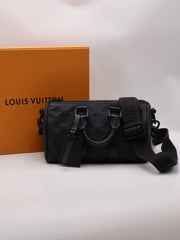 LOUIS VUITTON Keepall Bandouliere 25 - Black