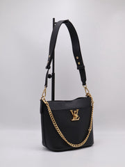 LOUIS VUITTON Lock and Walk - Black