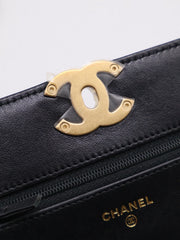 CHANEL 19 Quilted Wallet on Chain - Black with Gold Hardware