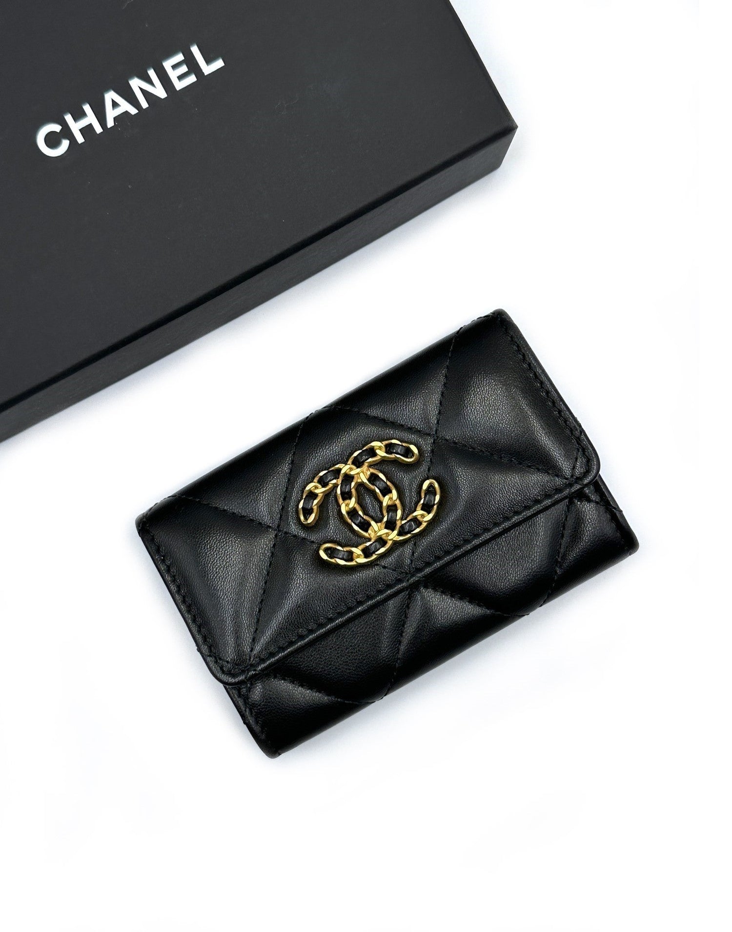 CHANEL 19 Flap Card Holder