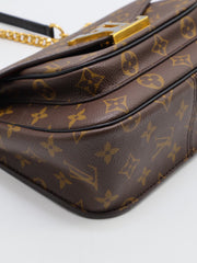 LOUIS VUITTON Passy Messenger