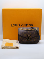 LOUIS VUITTON Passy Messenger
