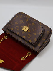 LOUIS VUITTON Passy Messenger