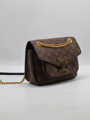 LOUIS VUITTON Passy Messenger