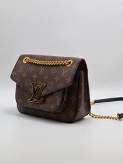 LOUIS VUITTON Passy Messenger