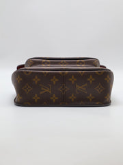 LOUIS VUITTON Passy Messenger