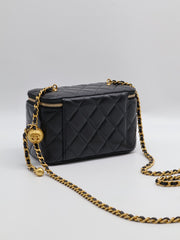 CHANEL Lambskin Pearl Crush Long Vanity Case - Black with Gold Hardware