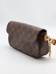 LOUIS VUITTON Wallet on Chain Ivy
