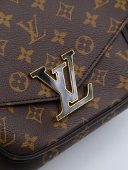 LOUIS VUITTON Passy Messenger