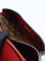 LOUIS VUITTON Passy Messenger