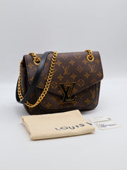 LOUIS VUITTON Passy Messenger