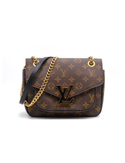 LOUIS VUITTON Passy Messenger