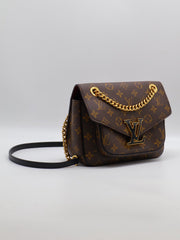 LOUIS VUITTON Passy Messenger