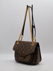 LOUIS VUITTON Passy Messenger