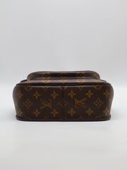 LOUIS VUITTON Passy Messenger